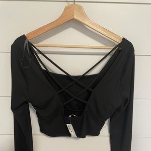 Black long-sleeved crop top